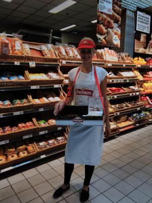 Promotérky na ochutnávku pečiva Penam Mladá Boleslav