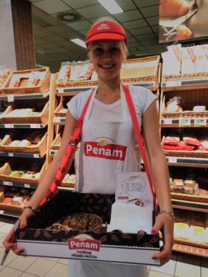 Promotérky na ochutnávku pečiva Penam Mladá Boleslav