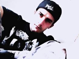 model/31/242729_1690779034923_4402835_o.jpg