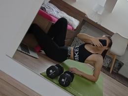 modelky/27395/191913776_184360763474203_9181376591596771086_n.jpg