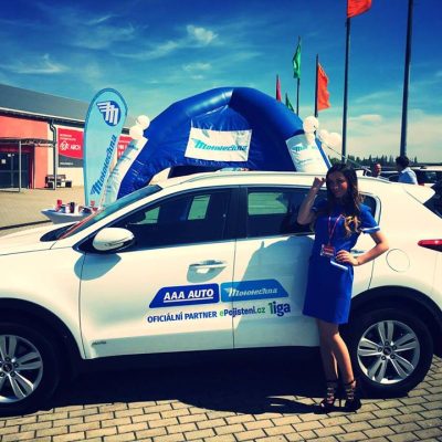 Hostesky na autosalonu v Praze