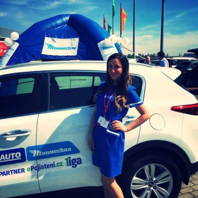 Hostesky na autosalonu v Praze