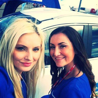 Hostesky na autosalonu v Praze