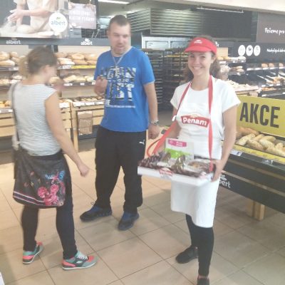 Promotérky na ochutnávku pečiva Penam Praha
