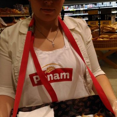 Promotérky na ochutnávku pečiva Penam Praha 4