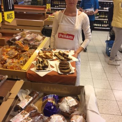 Promotérky na ochutnávku pečiva Penam Praha 4 Opatov