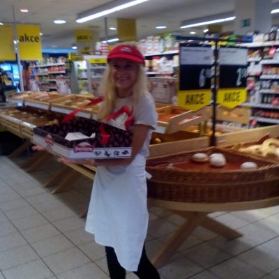 Promotérky na ochutnávku pečiva Penam Ujezd nad Lesy