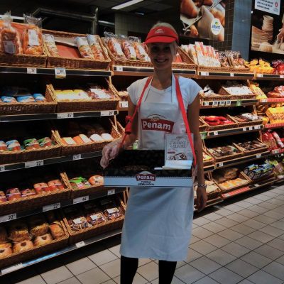 Promotérky na ochutnávku pečiva Penam Mladá Boleslav