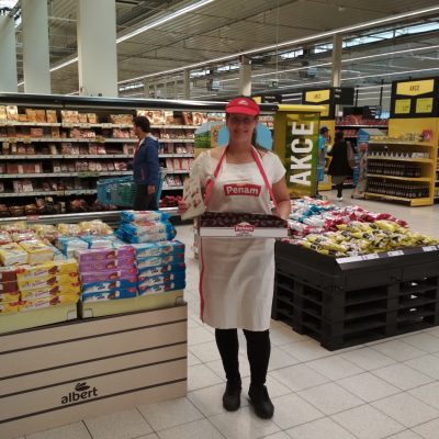 Promotérky na ochutnávku pečiva Penam Vestec u Prahy