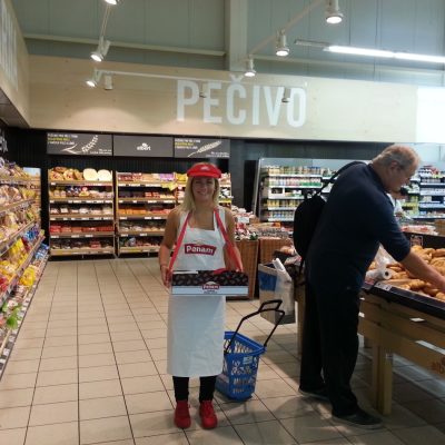 Promotérky na ochutnávku pečiva Penam Litomerice
