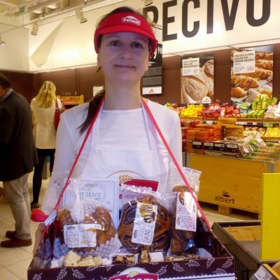 Promotérky na ochutnávku pečiva Penam Ústí nad Labem