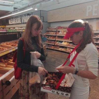 Promotérky na ochutnávku pečiva Penam Karlovy Vary