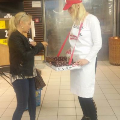 Promotérky na ochutnávku pečiva Penam Krone Praha 1