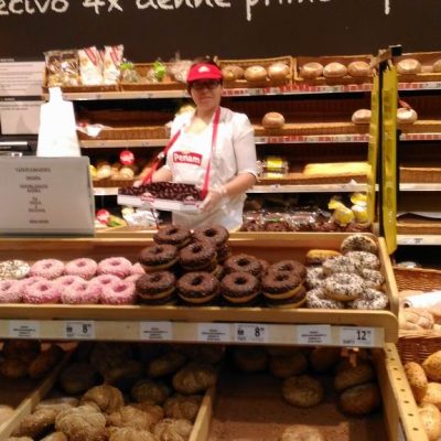 Promotérky na ochutnávku pečiva Penam Praha 3
