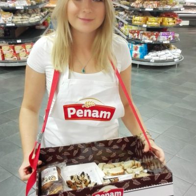 Promotérky na ochutnávku pečiva Penam Tábor