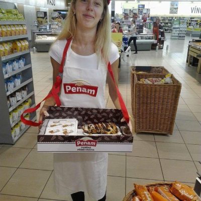 Promotérky na ochutnávku pečiva Penam Mladá Bolestav