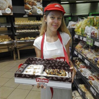 Promotérky na ochutnávku pečiva Penam Mladá Bolestav