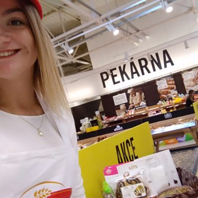 Promotérky na ochutnávku pečiva Penam Jindrichuv Hradec