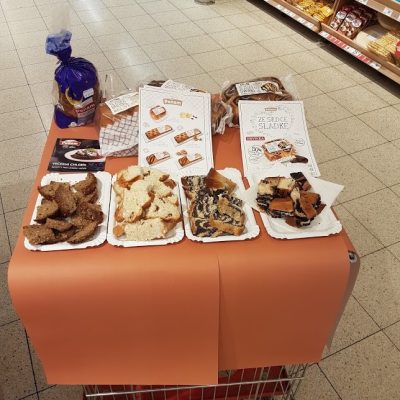 Promotérky na ochutnávku pečiva Penam Kutna Hora