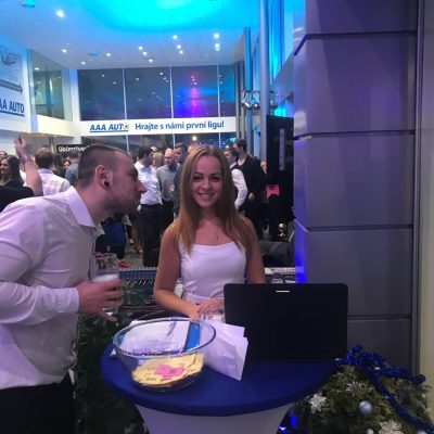 Hostesky na vánoční večírek AAA AUTO as