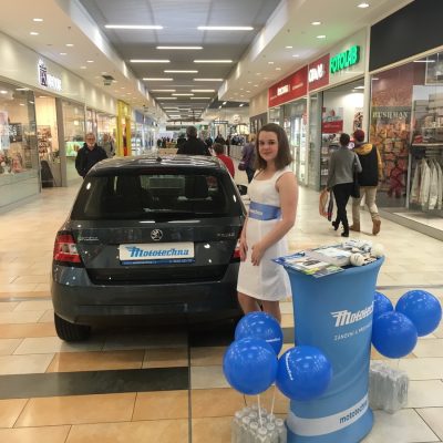 Hosteska na promo akci pro AAA AUTO v OC Futurum Kolin